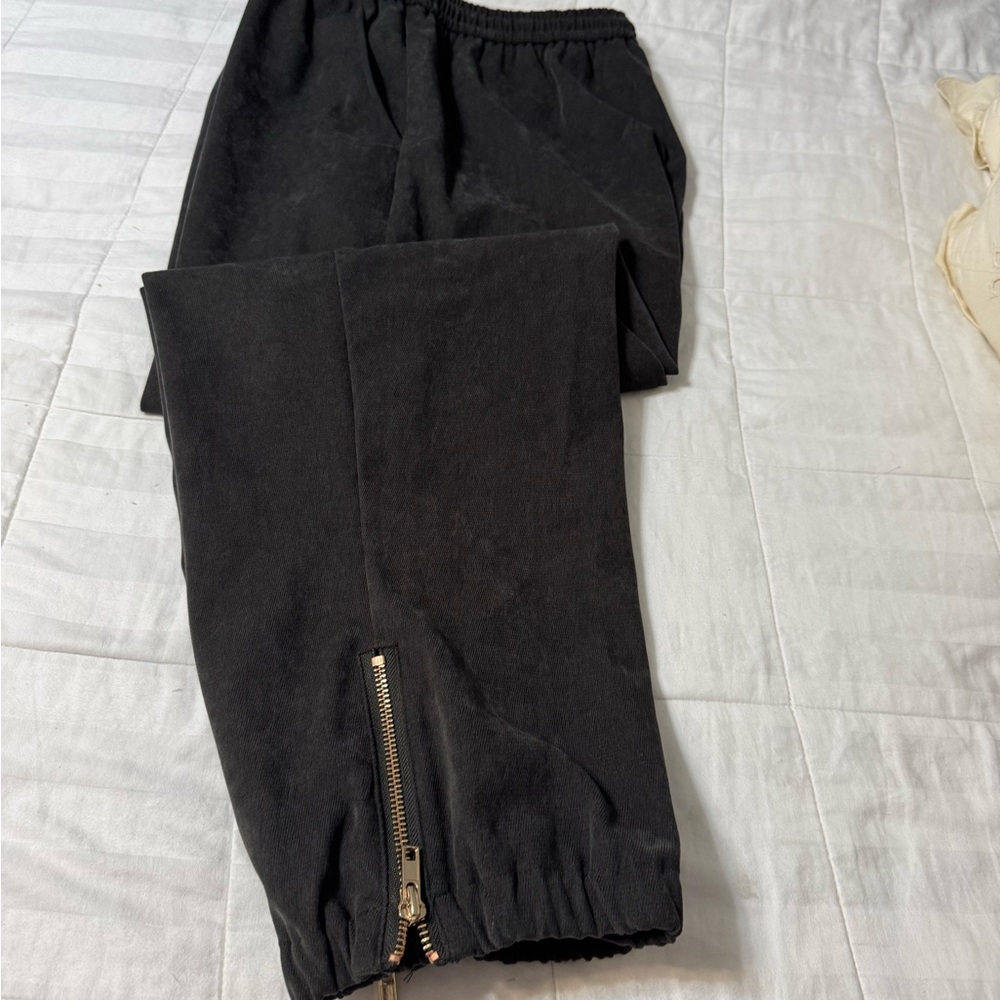 Zara faux suede joggers with pockets, gold zippers on ankle size extra large
